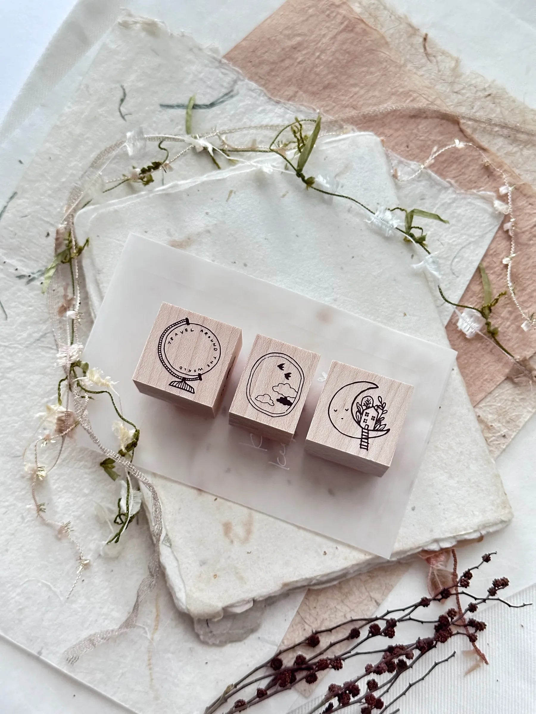 NOVE Explore Rubber Stamp Globe