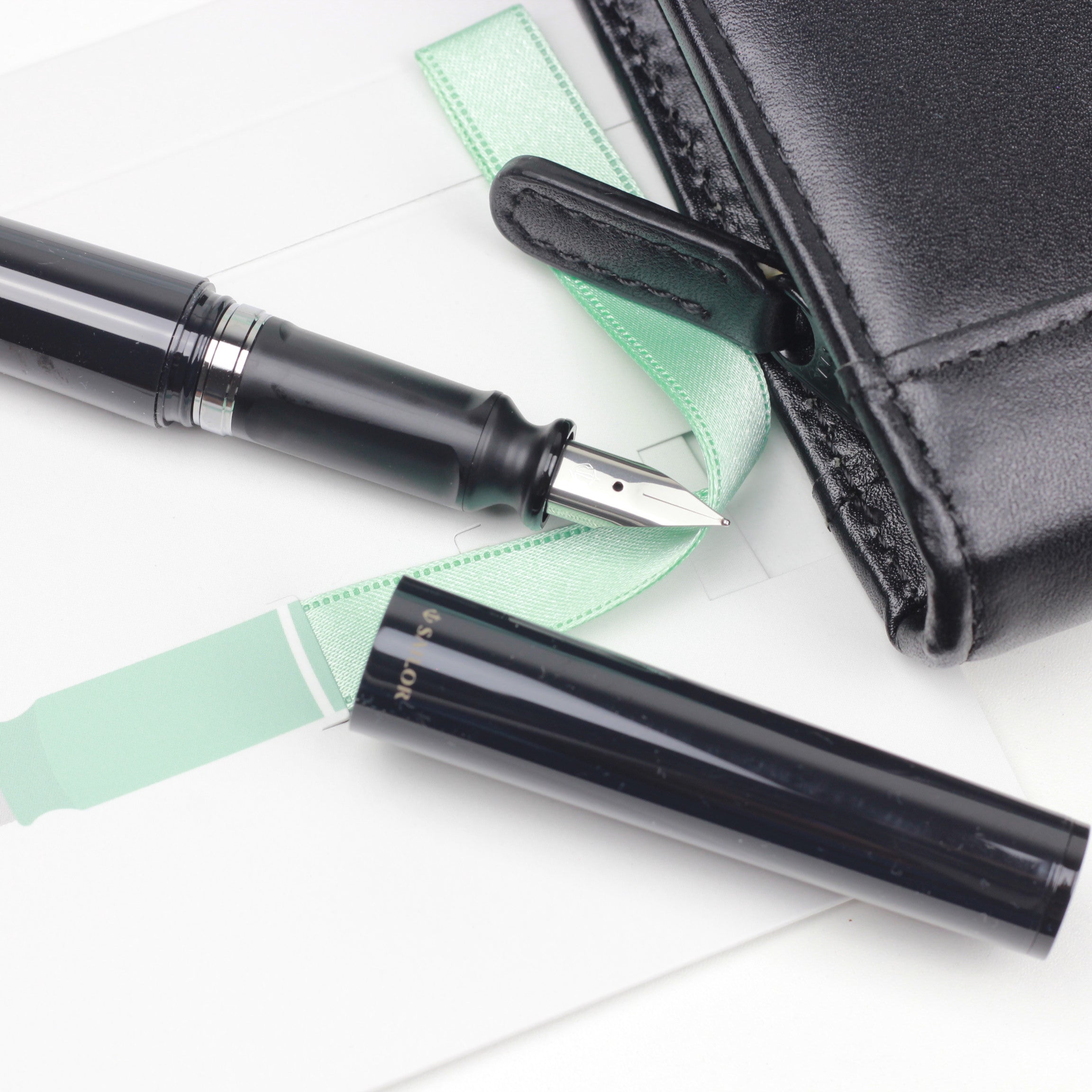 TUZU Adjust Fountain Pen Black M