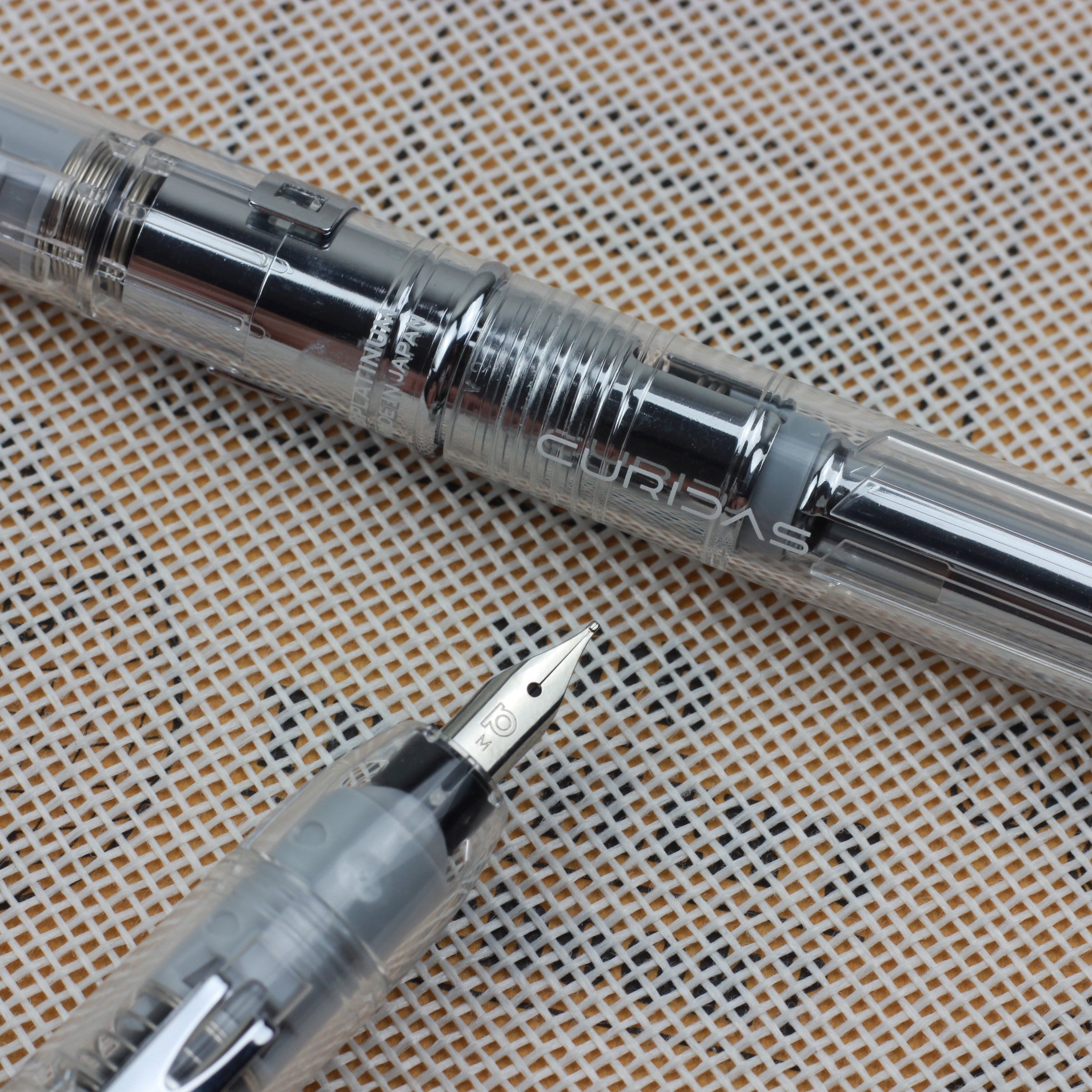 PLATINUM CURIDAS Fountain Pen + Gift Box : Prism Cyrstal M