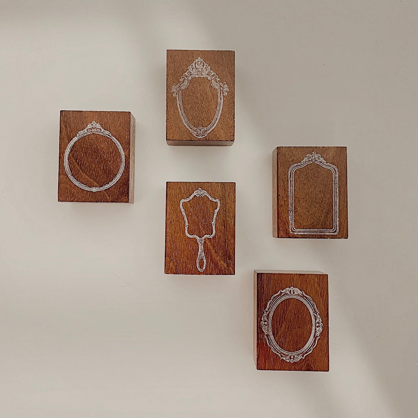 JIEYANOW ATELIER Rubber Stamp Oval Mirror
