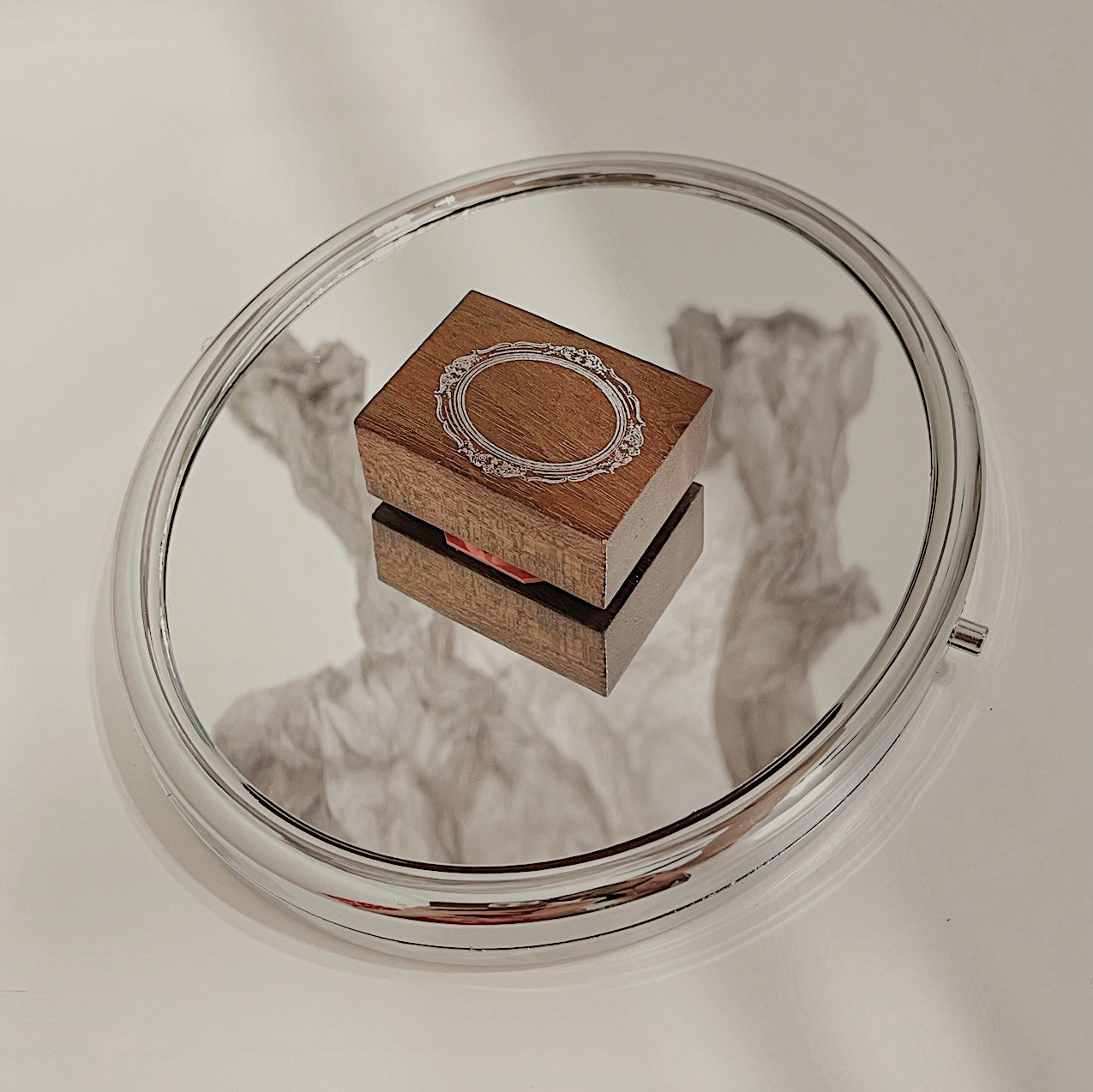 JIEYANOW ATELIER Rubber Stamp Oval Mirror