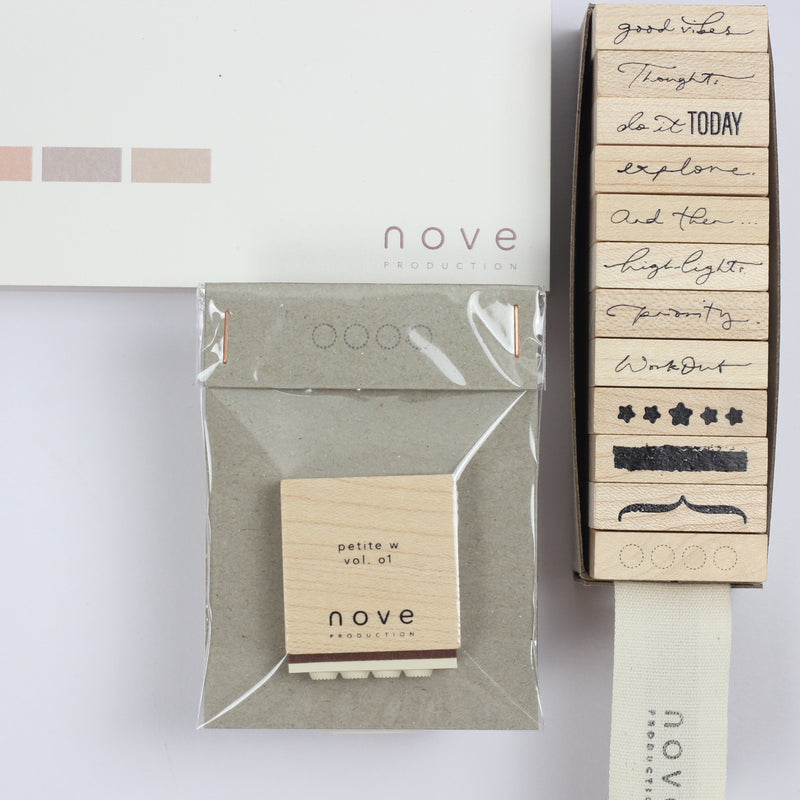 NOVE Petite. W Rubber Stamp Dotted Circle Pattern