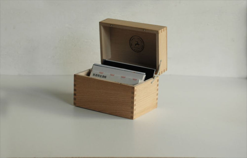 CLASSIKY Chestnut Postcard Case