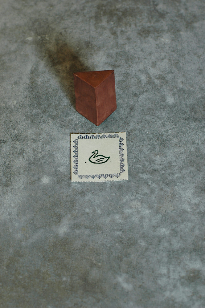 CLASSIKY Porcelain Stamp Swan