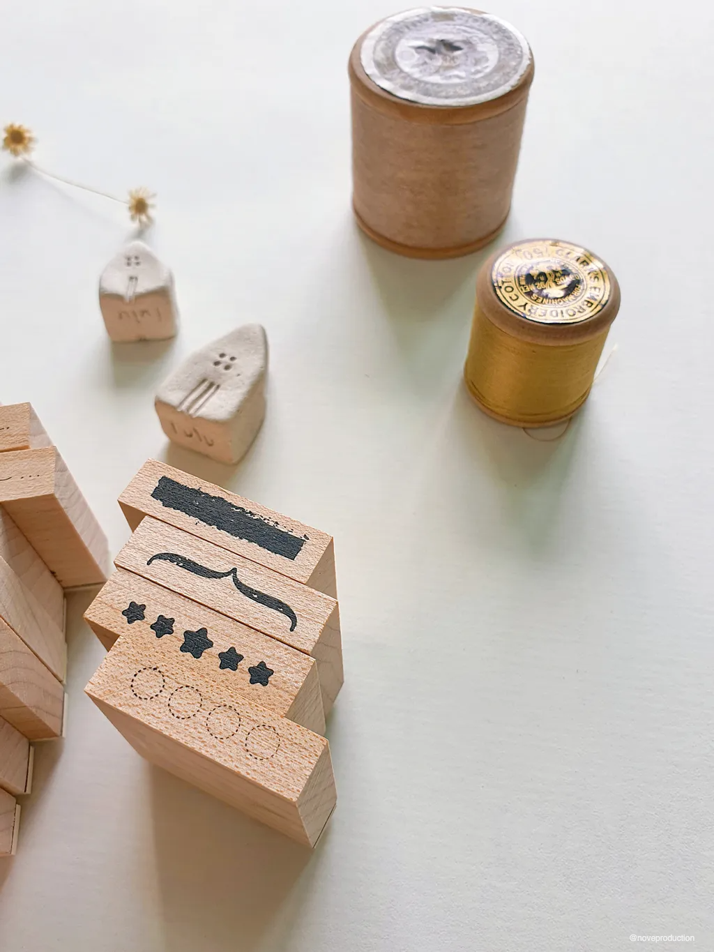 NOVE Petite. W Rubber Stamp Highlights